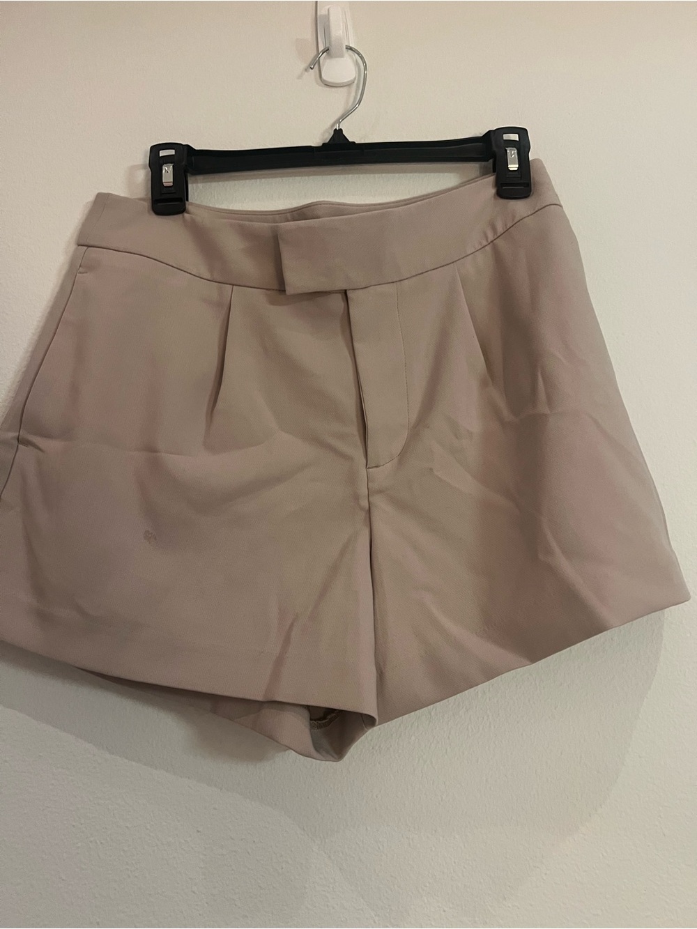 Tailored Women's Shorts in Light Taupe